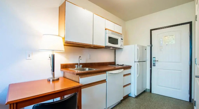 The Vistas 119 Modern studio with full kitchen 1st floor great location