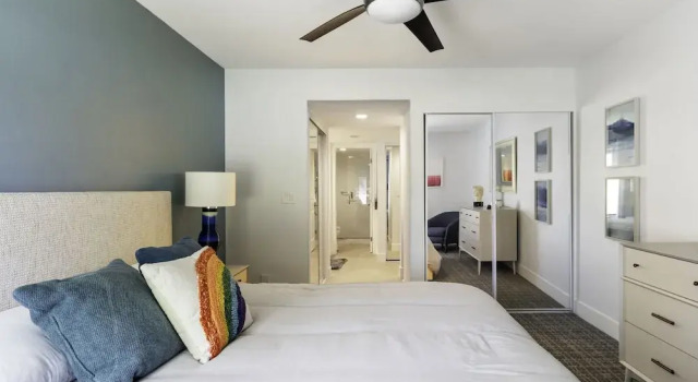 Cozy Condo w Heated Pool 1 Hr to Joshua Tree NP, Забронировать Дом для отпуска Коттеджи Палм-Спрингса, рядом с Palm Springs Swim Center, Коттедж