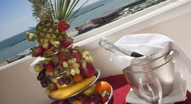 Четырёхместный номер Comfort с балконом Family Hotel Marina Beach
