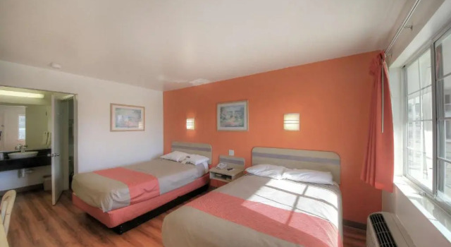 Четырёхместный номер Standard Motel 6-Kerrville, TX