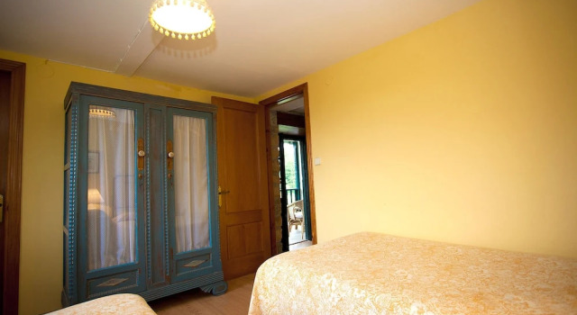 Casa Rural La Collada, Rezerwuj Hotel Hotele i noclegi w Sevares, Hotel