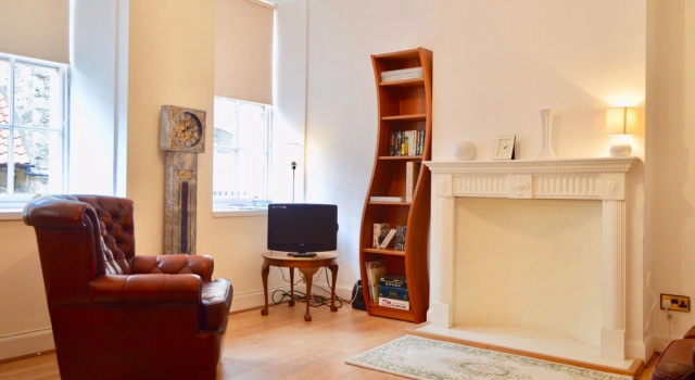 Central 3 Bedroom Flat, Забронировать Отель Midlothian Эдинбург, рядом с Железнодорожный вокзал Эдинбург-Уэверли