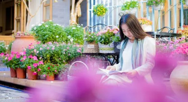 Huawushuang Garden Homestay, Забронировать Отель Отели Лицзян с парковкой, рядом с Улица Сквер-стрит Древнего города Даянь, Парковка