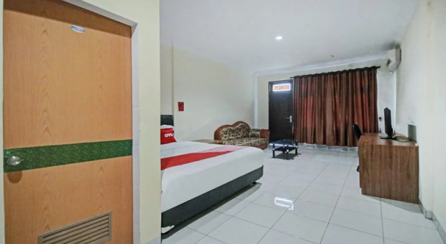 Люкс OYO 90381 Belva Guest House