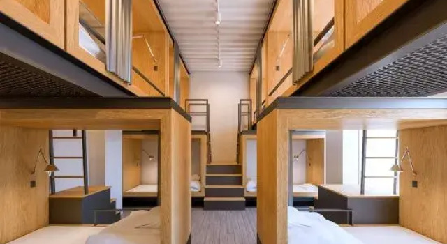 Кровать в общем номере WeLight Hotel