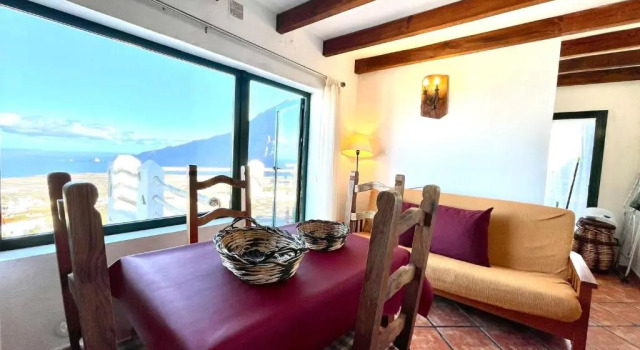Апартаменты с 2 комнатами Apartment in a rural house, wonderful ocean view in El Hierro