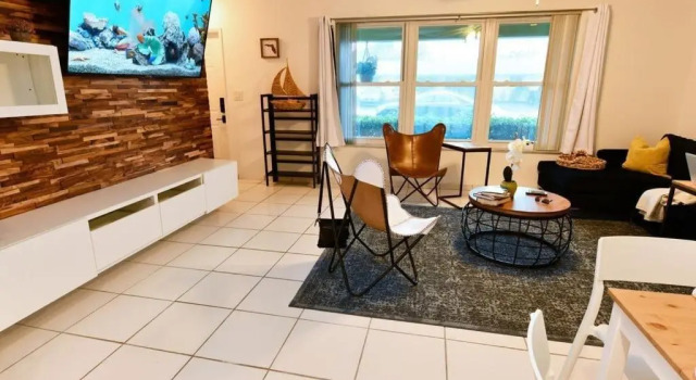 Super Charming●Beach 5min●Fantastic location●Free bikes●Sleeps 16, Забронировать Отель Отели Форт-Лодердейл с парковкой, Парковка
