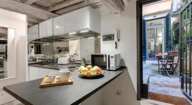 Charlie's Apartments by Mamo Florence, Забронировать Апартаменты/квартира Апартаменты Флоренции, рядом с Дворец Ручеллаи, Апартаменты/квартира