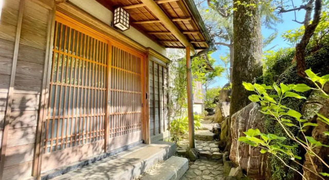 Коттедж Atami Roji Kaede -熱海 路地楓- 温泉付 ペット可