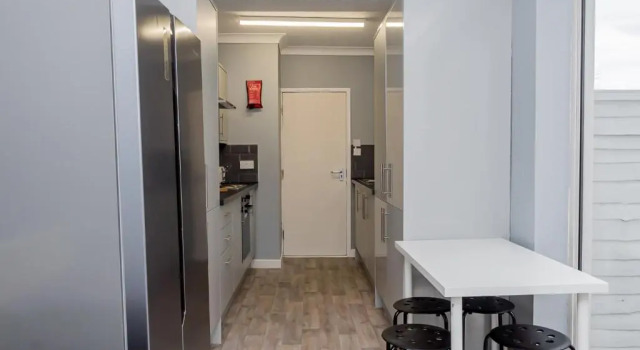 Shirley house 2, Self Catering Guest House, Self Check in, Smart locks, 10 min Walk to Southampton General, Aspire and Princess Anne Hospitals, Access to Fully Equipped Kitchen, Excellent Transport Links, Ideal for Longer Stays and Hospital Shifts, Забронировать Гостевой дом Саутгемптон Хэмпшир, рядом с Princess Anne Hospital