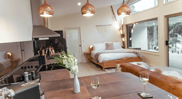 Absolute Oceanfront Bruny Island Secrets Retreat, Book Hotel Adventure Bay Tasmania