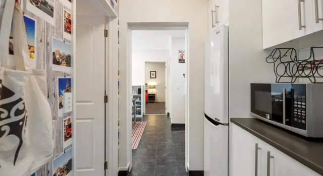 Acacia Bay Retreat - Acacia Bay Holiday Home, Rezerwuj Hotel Hotele w Auckland Region z parkingiem, Parking