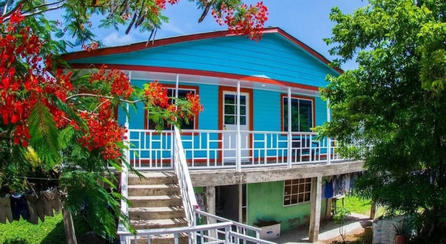 Mary&Matt Lodge, Book Hotel Hoteller i Providencia Island med morgenmad, Morgenmad