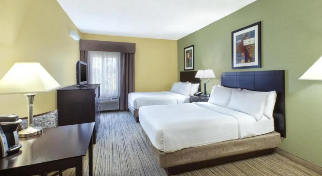 Четырёхместный номер Standard Country Inn & Suites by Radisson Benton Harbor-St Joseph MI