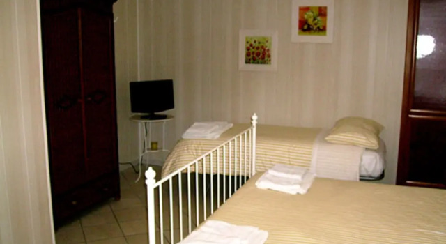 Трёхместный номер Deluxe Bed & Breakfast Villa Mena