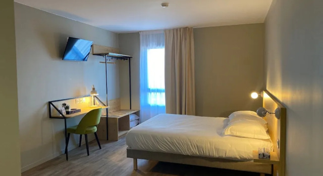 Четырёхместный семейный номер Standard The Originals City, Hôtel Le Relais des Deux Mers, Marmande Sud