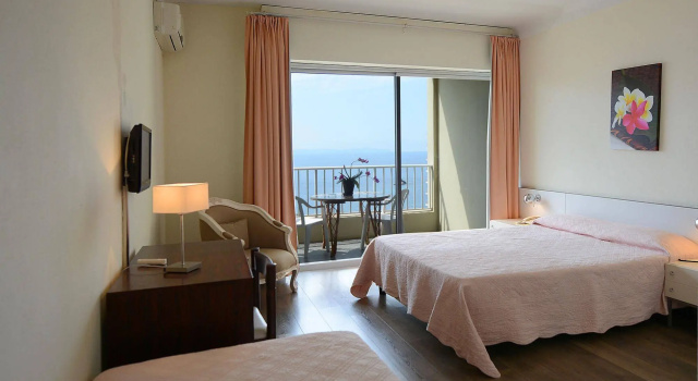 Sun Beach Hôtel, Varaa Hotelli Ajaccio 