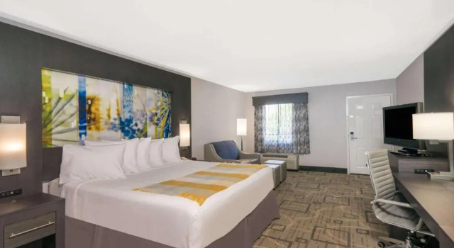 Номер Standard Days Inn by Wyndham Asheville Downtown North