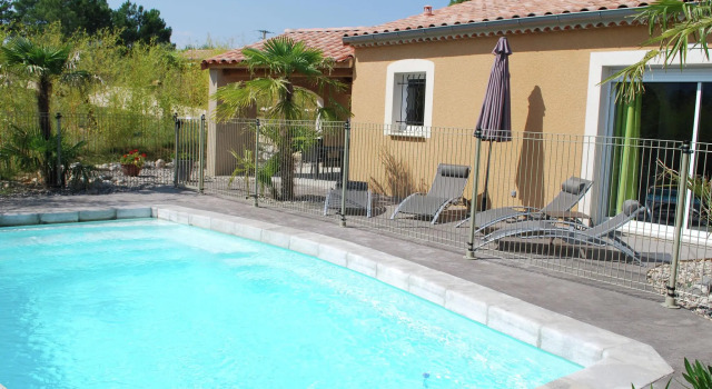 Cozy Villa in Sampzon with Swimming Pool, Забронировать Вилла Виллы Овернь-Рона-Альпы, Вилла