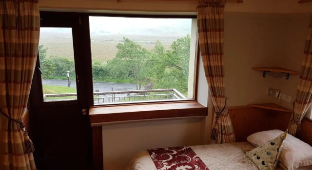 Двухместный номер Standard с балконом и с видом на озеро Kylemore Pass Hotel