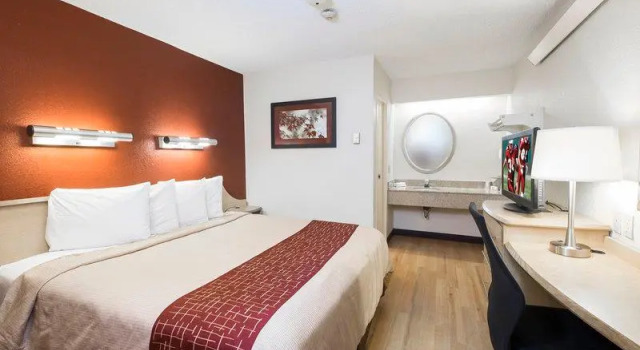 Номер Luxury Red Roof Inn Parkersburg