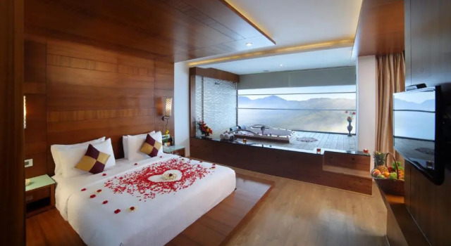 Люкс Madhura Honeymoon с джакузи Amber Dale Luxury Hotel & Spa, Munnar