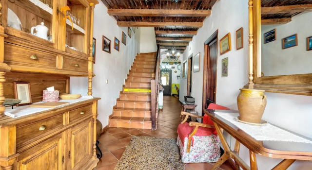 House With 5 Bedrooms in Puebla de Don Rodrigo, With Wonderful Mountain View and Furnished Terrace, Buchen Sie Hotel Puebla de Don Rodrigo 
