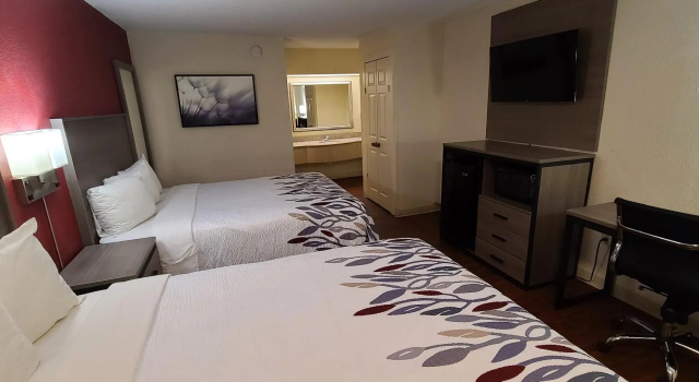 Четырёхместный номер Deluxe Red Roof Inn & Suites Cornelius - Lake Norman