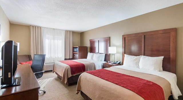 Четырёхместный номер Standard Comfort Inn Barboursville near Huntington Mall area