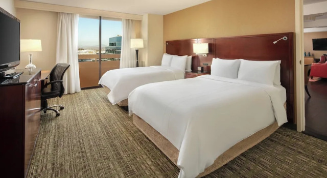 Четырёхместный номер Standard San Diego Marriott La Jolla