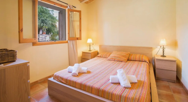 Can Fus, Book Hotel Campos 