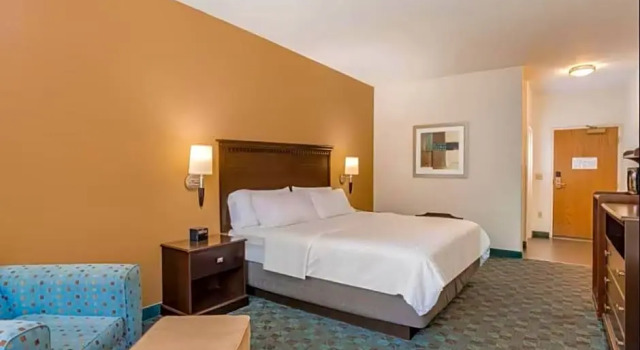Номер Standard Holiday Inn Express & Suites - Canton by IHG