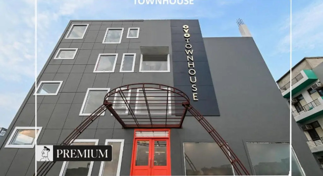 OYO Townhouse 173 Knowledge Park 3
