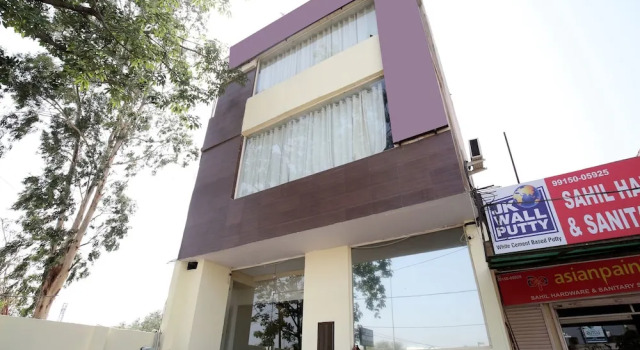 OYO 15644 Hotel Karma
