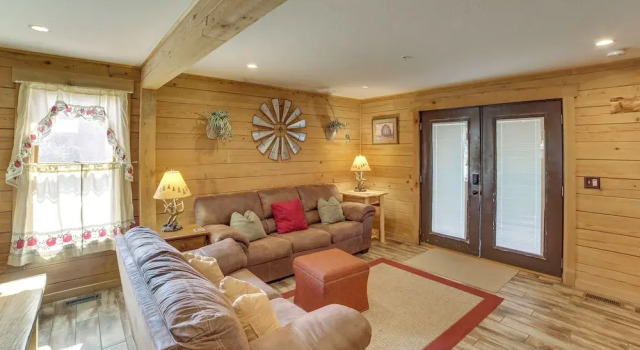Quiet Hollister Cabin: Walk to Lake Taneycomo