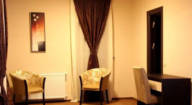 Hotel King, Varaa Hotelli Hotellit Carpathians - Romania uima-altaalla, Uima-allas