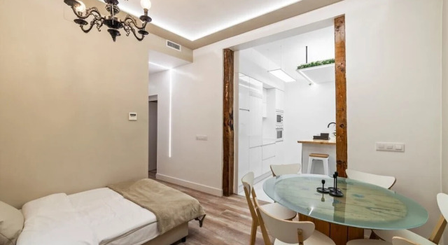 Bright & Spacious Three Bedroom Apartment in Centro, Boek Appartement Madrid Centrum Madrid, in de buurt van Edificio Grassy