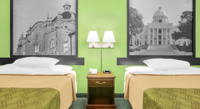 Четырёхместный номер Comfort Super 8 by Wyndham Mobile