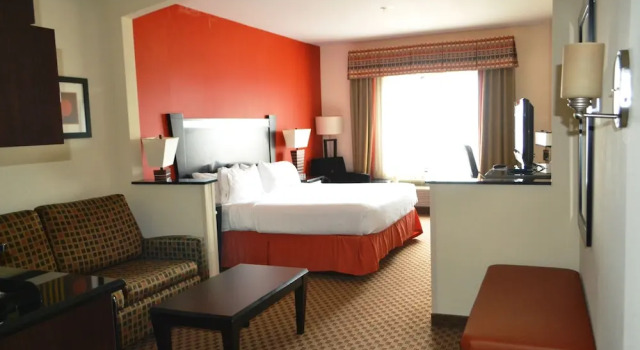 Двухместный люкс Holiday Inn Express Hotel and Suites - Odessa by IHG