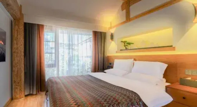 Люкс Comfort Moye Luxury Snow Mountain View Courtyard（Sunlight on Golden Mountains）Vacation Boutique Hotel