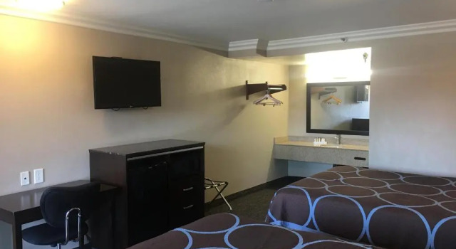 Четырёхместный номер Standard Hotel Seville - Ontario Airport/Chino