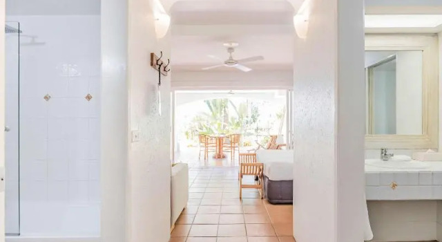 Двухместный номер Standard с балконом The Reef House Adults Retreat