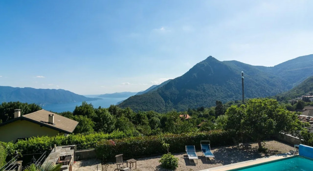 Villa With Private Pool and View of the Lake, Boek Villa Villa's in Piemonte, Villa