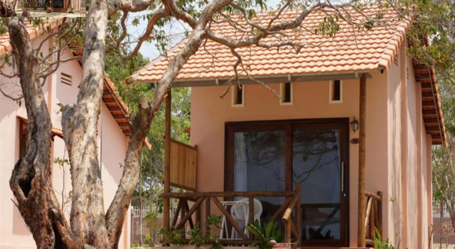 Бунгало рядом с пляжем Gold Sand Beach Bungalow