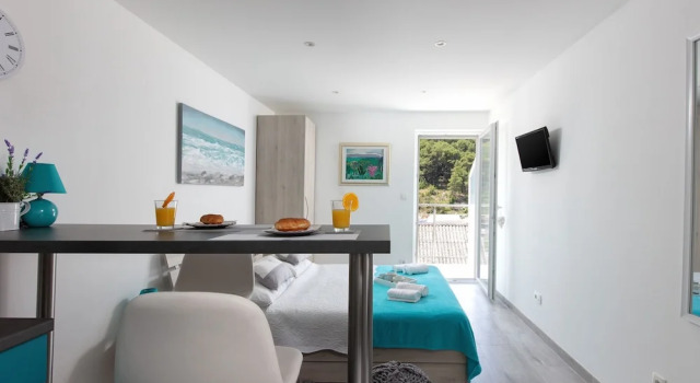 Comfy Apartment in Povlja Near Sea