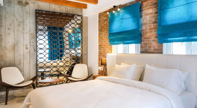 Люкс с 2 комнатами с видом на бассейн Royal Hotel and Suites