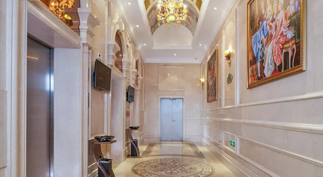 Vienna International Hotel Kunming Aegean Shopping Center, Rezerwuj Hotel Hotele w Kunming z parkingiem, Parking