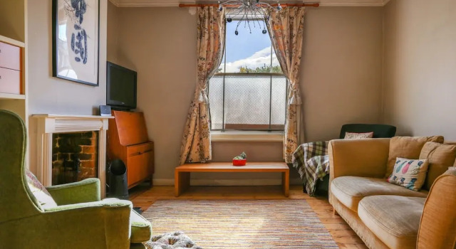 2 Bedroom House with Garden - Sleeps 6, Забронировать Отель Отели Лондона 3 звезды, рядом с Станция метро New Cross Gate, 3*
