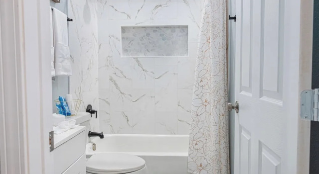 Коттедж Comfort and Style 4br/3ba Near Riverwalk and Dtown