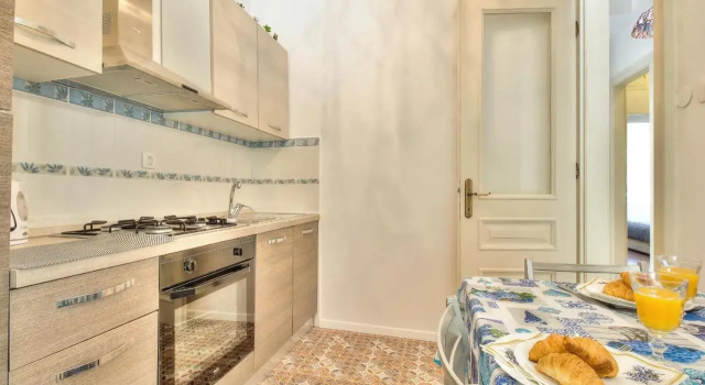Sea View Boutique Apartman Villa Mediteran near Beach & Old Town, Забронировать Бутик-отель Бутик-отели Пореч, рядом с Пристань для яхт Пореча, Бутик-отель